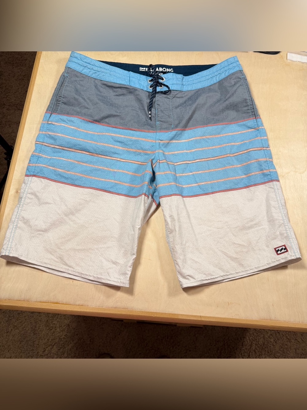 Men’s Billabong Lo Tides Board Shorts Size 34 Color Block W/Blue, Grey, & Cream